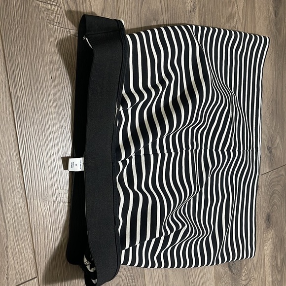 Old Navy Women's Knit horizontal striped skirt, size M - Picture 4 of 5
